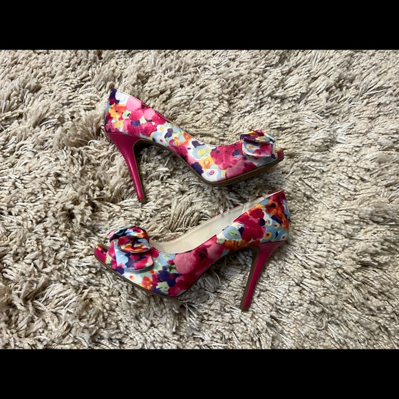 Fioni High Heel Shoes Size 8. - Picture 4 of 7